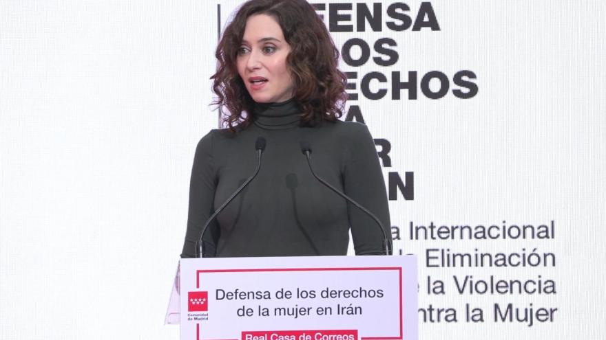 Texto Alternativo: Díaz Ayuso rinde homenaje a las mujeres iraníes que defienden su libertad frente a la tiranía: “La violencia y el maltrato que estamos viendo son intolerables”