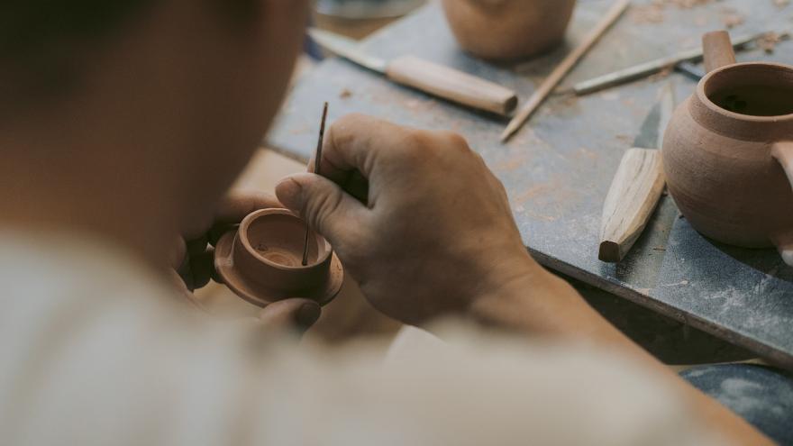 Texto Alternativo: La Comunidad de Madrid utiliza la artesanía como una pieza más en la reinserción de adolescentes con medidas judiciales