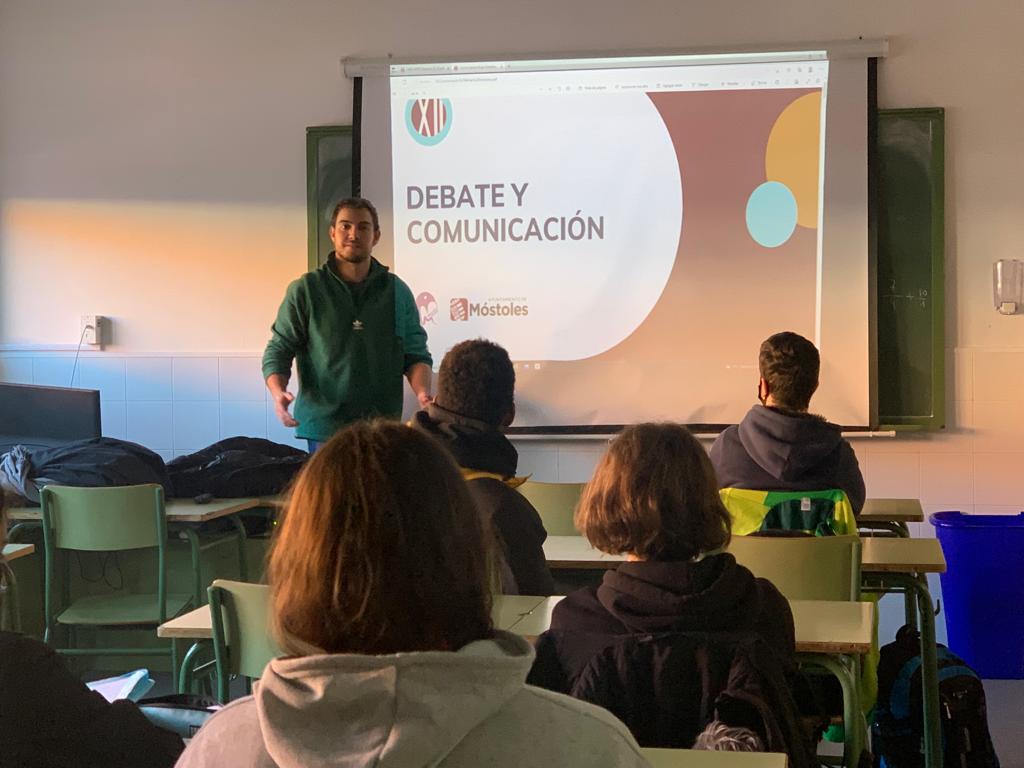 Texto Alternativo: Móstoles da voz a los jóvenes con un proyecto de debates en los institutos