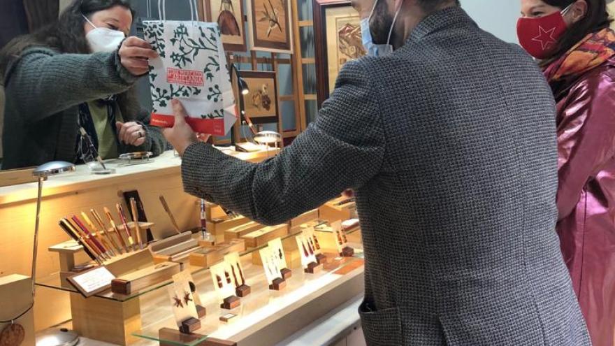 Texto Alternativo: La Comunidad de Madrid inaugura su 35ª Feria Mercado de Artesanía, el evento más importante en España del sector