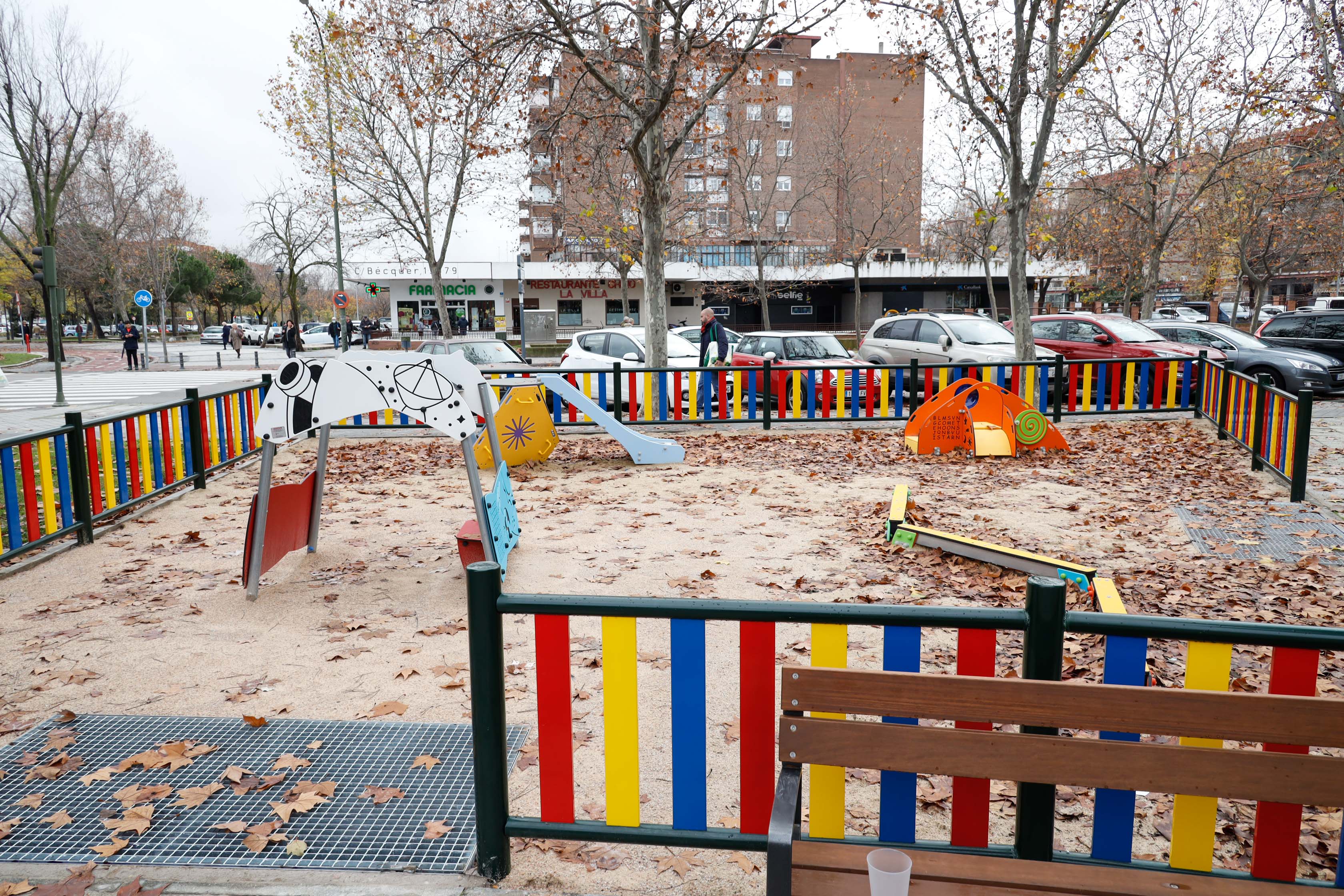 Texto Alternativo: El Gobierno de Móstoles ha acondicionado 7 nuevas áreas infantiles en distintos espacios verdes del municipio con fondos NextGenerationEU