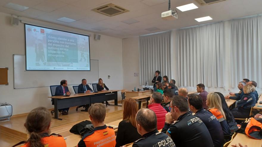 Texto Alternativo: La Comunidad de Madrid forma a profesionales de Seguridad y Emergencias en la atención a las personas con Trastorno del Espectro Autista