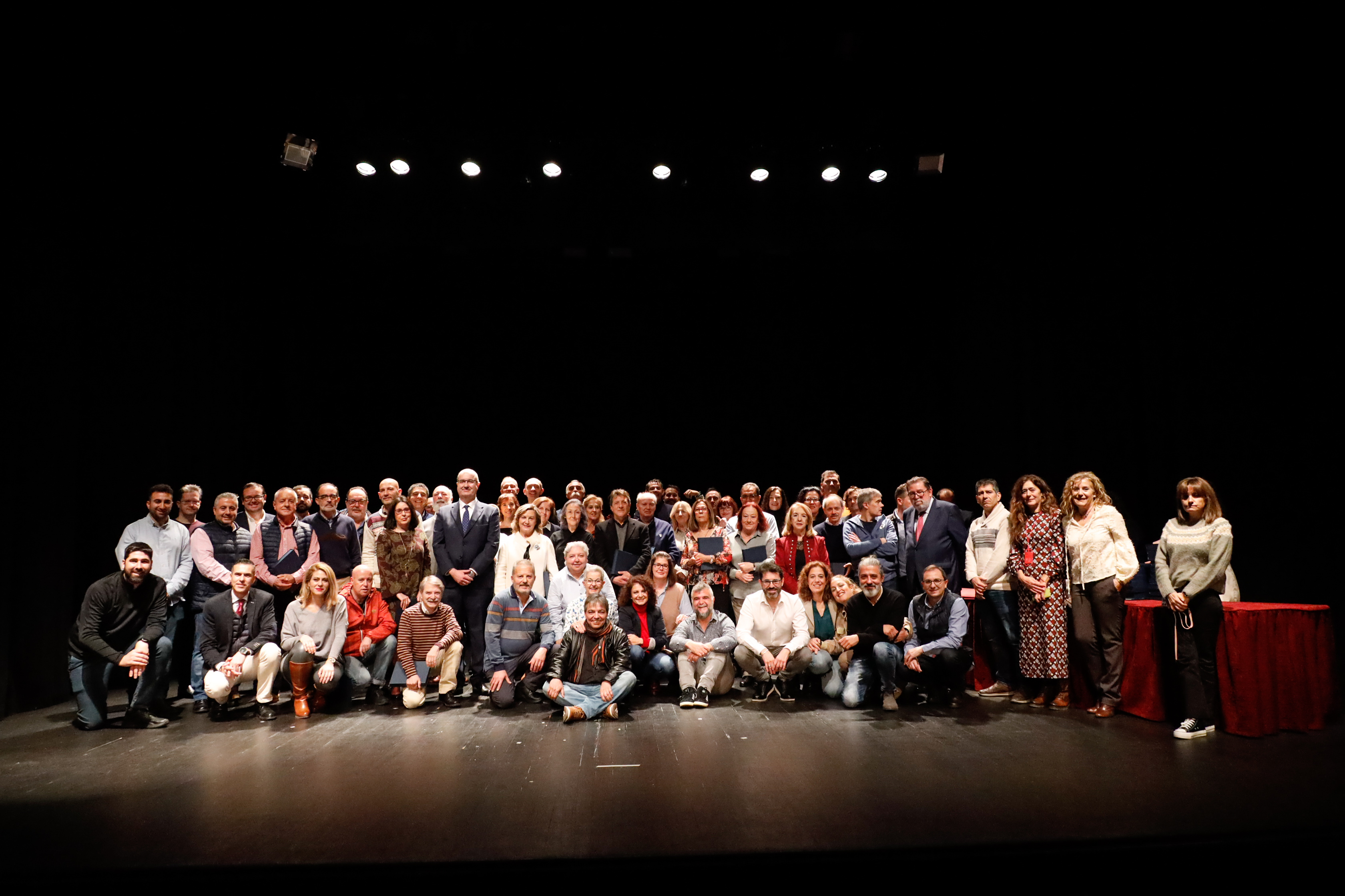 Texto Alternativo: El Ayuntamiento de Móstoles homenajea a los trabajadores jubilados y a los que han cumplido 25 años de servicio a la ciudadanía