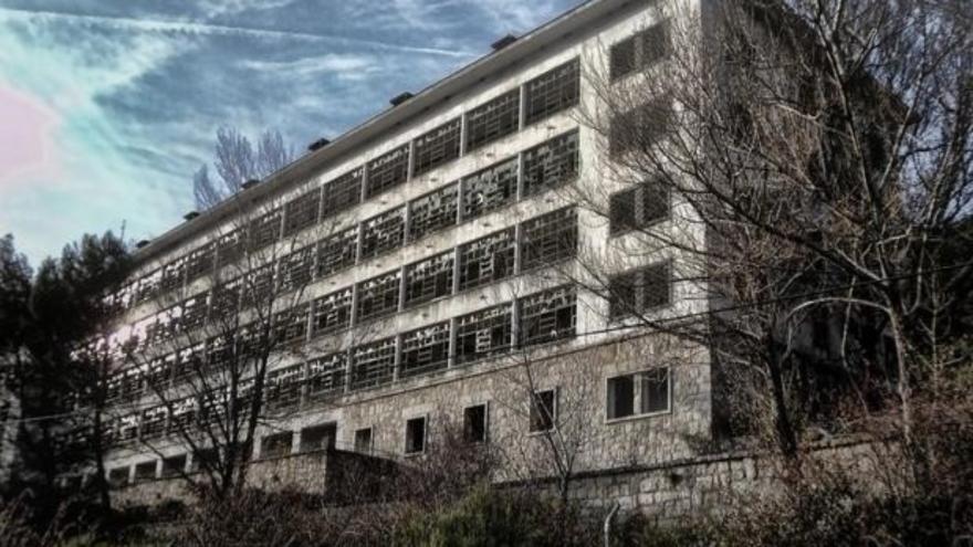 Texto Alternativo: La Comunidad de Madrid rehabilitará la presa del Ejército del Aire y derribará el antiguo Hospital del Santo Ángel en Navacerrada