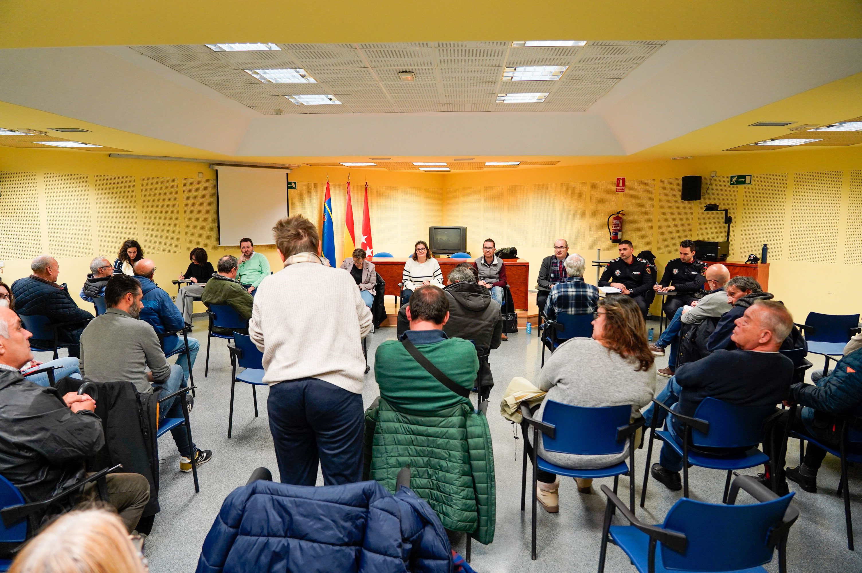 Texto Alternativo: La Alcaldesa se reúne con vecinas y vecinos de la Junta de Distrito 1 en una nueva Asamblea Vecinal Abierta