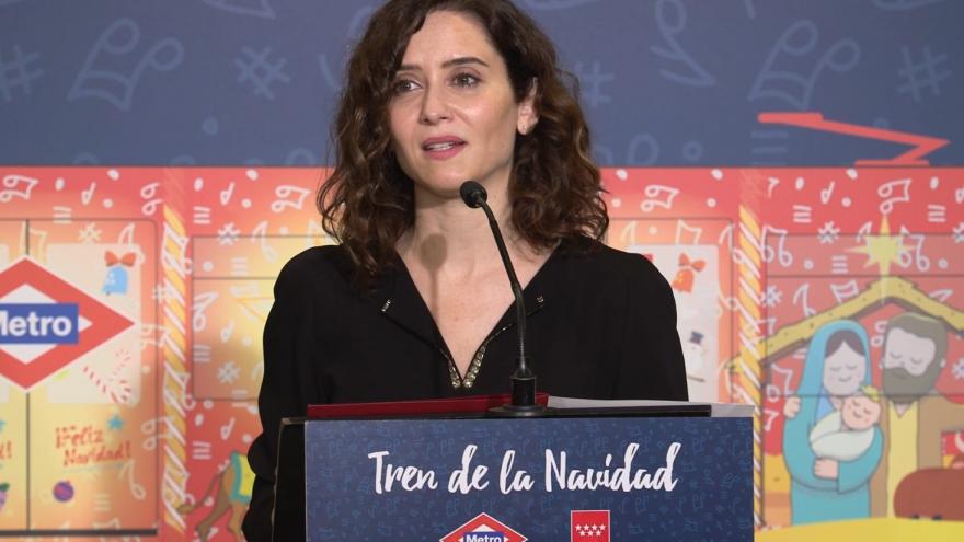 Texto Alternativo: Díaz Ayuso invita a conocer el Tren de la Navidad de Metro de Madrid tras transportar a medio millón de viajeros en tres semanas