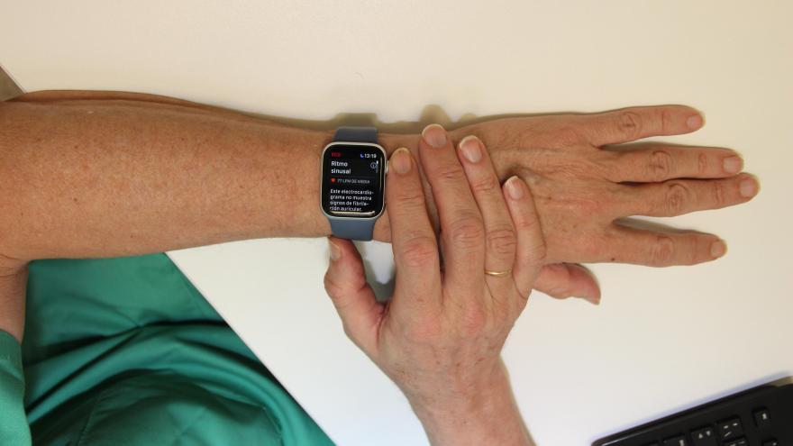 Texto Alternativo: El Hospital público Clínico San Carlos de la Comunidad de Madrid detecta, con un smartwatch, una arritmia grave en un paciente