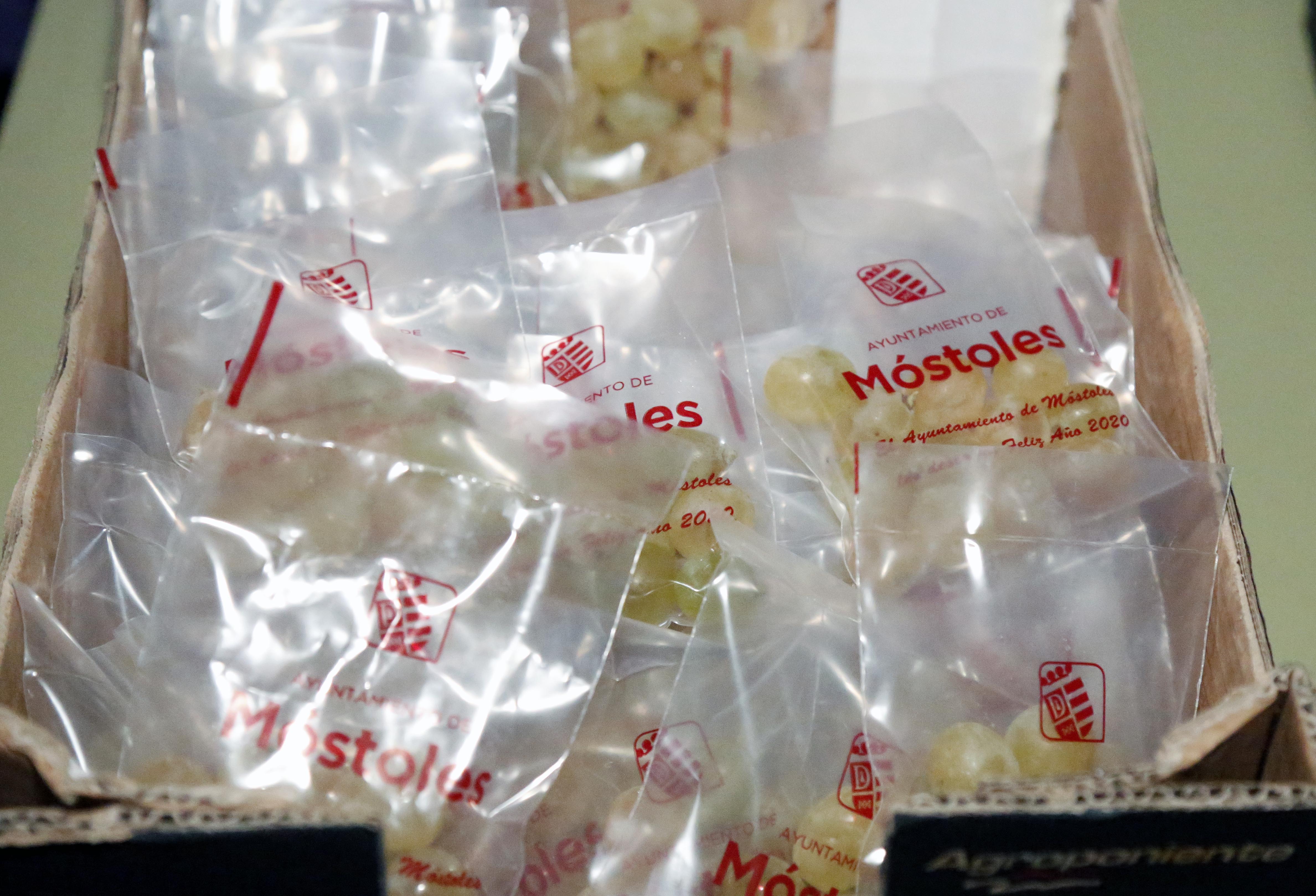 Texto Alternativo: Móstoles repartirá gratuitamente 4.000 raciones de uvas en sus tradicionales Preúvas