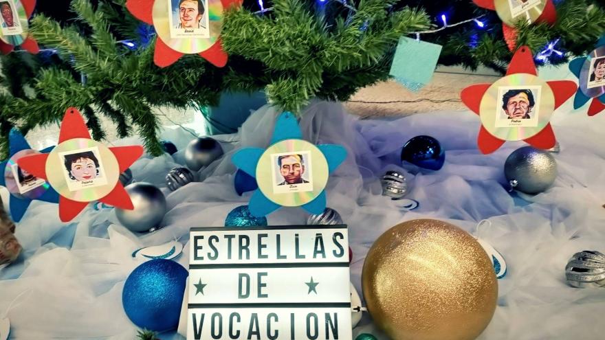 Texto Alternativo: El Hospital Severo Ochoa celebra la Navidad con visitas especiales, música y muchos regalos para sus pacientes y profesionales