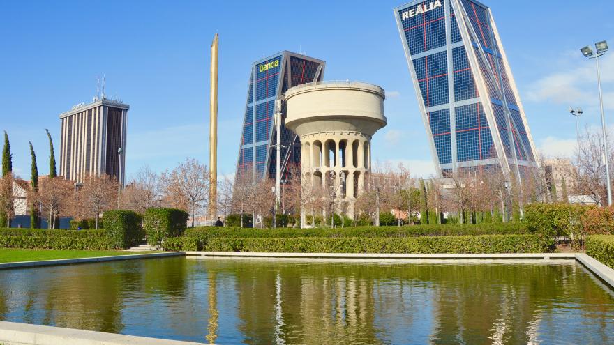 Texto Alternativo: La Comunidad de Madrid construirá 12 plantas fotovoltaicas en las instalaciones de Canal de Isabel II con una inversión de 20 millones