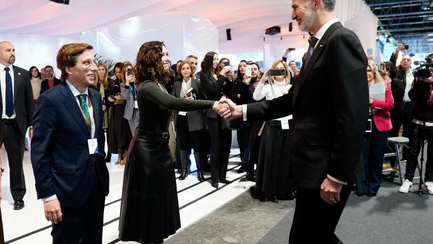 Texto Alternativo: Díaz Ayuso acompaña a los Reyes en la inauguración de Fitur 2023, donde la Comunidad exhibirá su estilo de vida y riqueza cultural para atraer turismo de calidad
