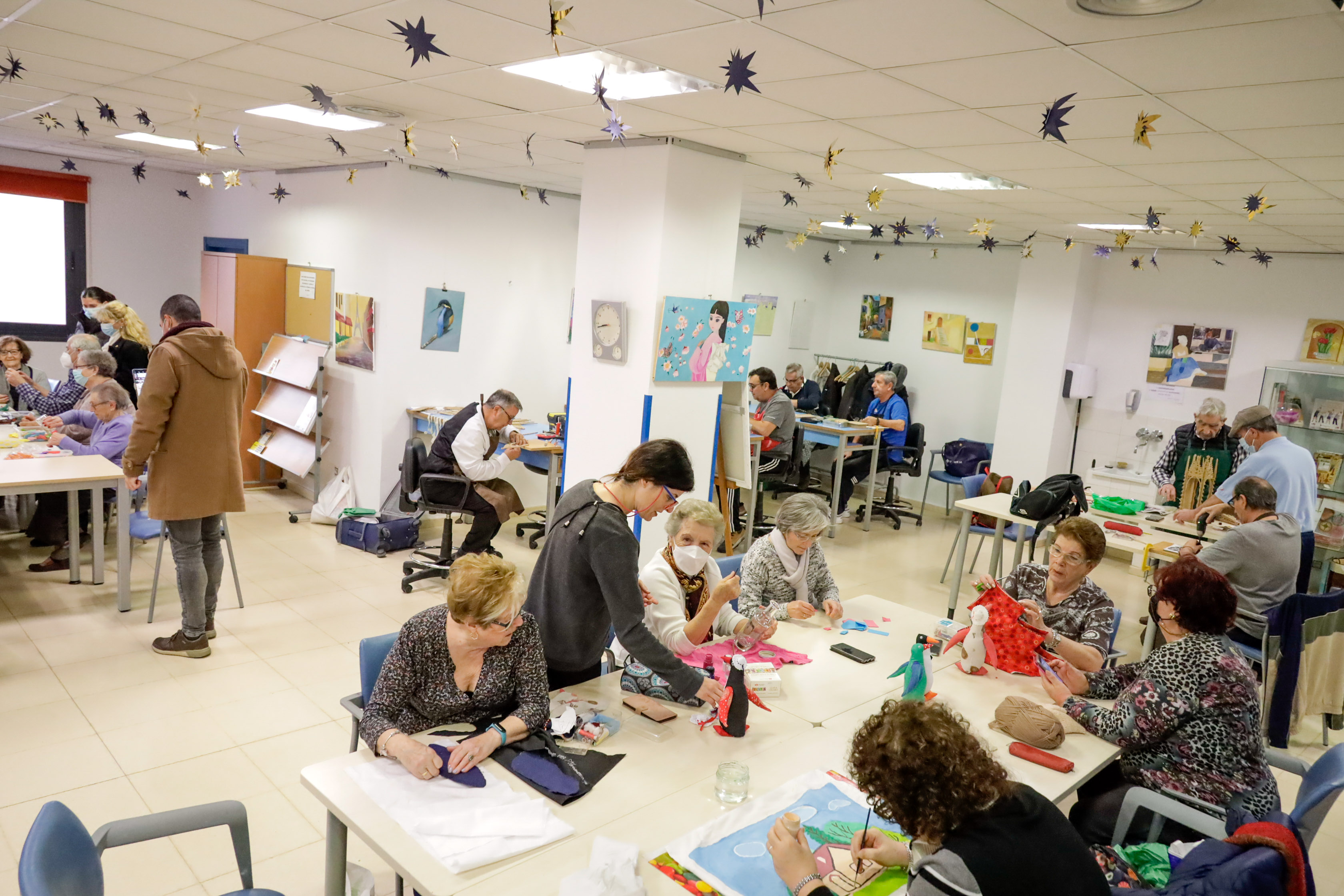 Texto Alternativo: Móstoles ofrece cursos de marquetería en centros de mayores para promover el envejecimiento activo