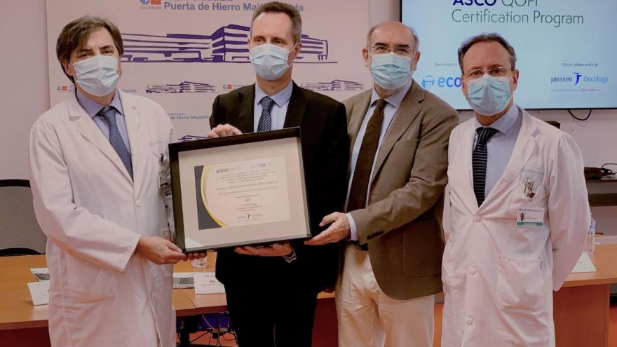 Texto Alternativo: El Hospital Puerta de Hierro recibe la certificación internacional que reconoce su excelencia en la atención a los pacientes oncológicos