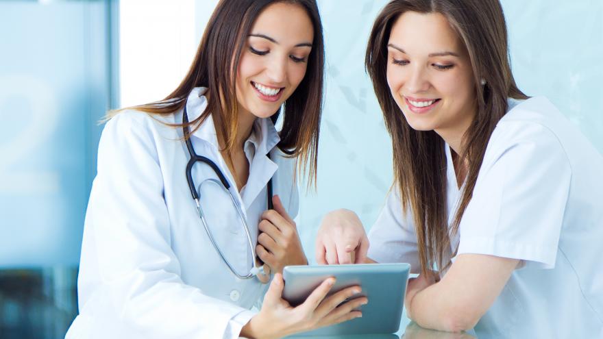 Texto Alternativo: El Hospital Universitario de Fuenlabrada amplía su oferta formativa para médicos residentes (MIR)