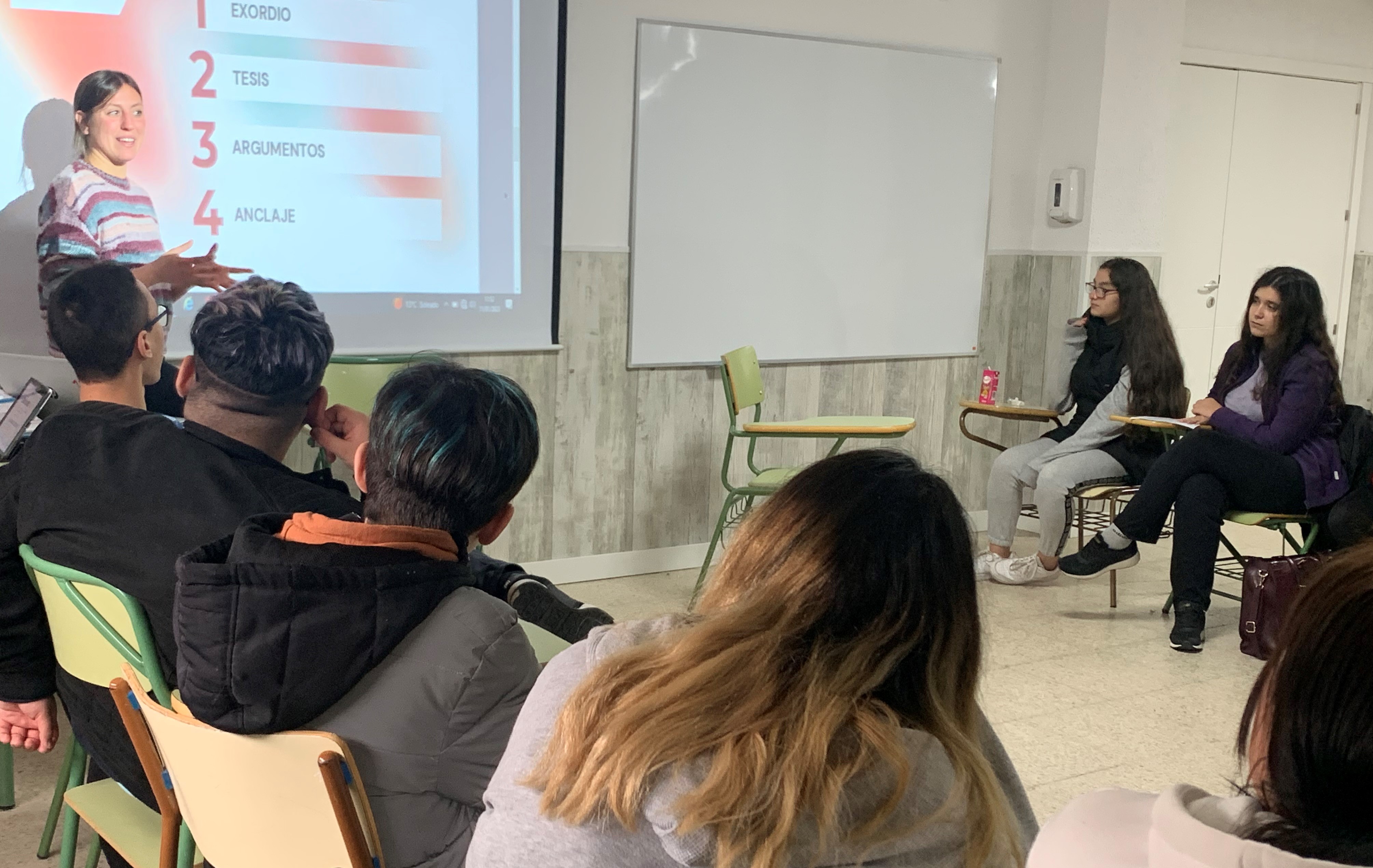 Texto Alternativo: Siete institutos de Móstoles forman Clubes de Debate en los que desarrollan habilidades como la reflexión y el pensamiento crítico