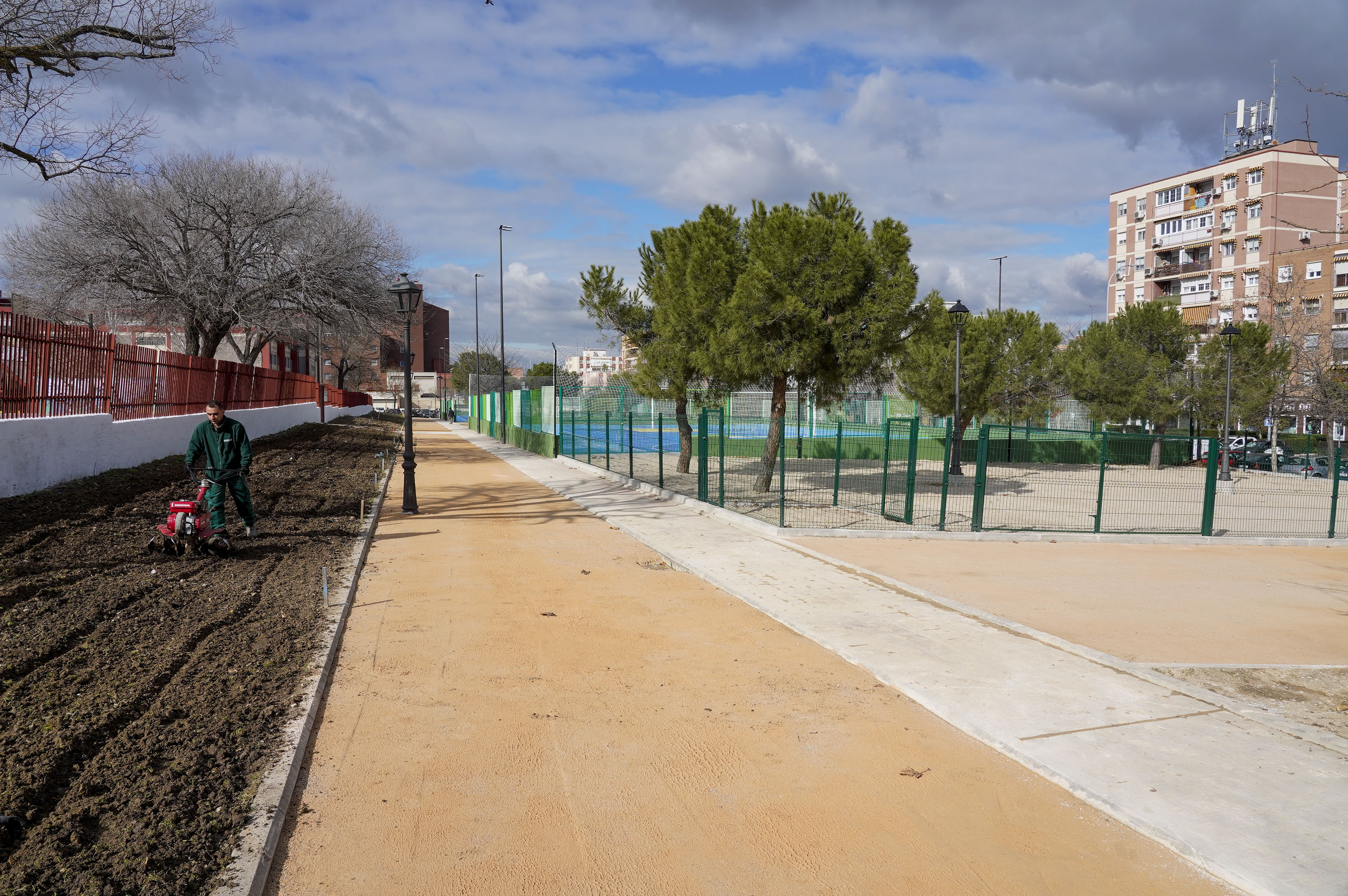 Texto Alternativo: Finalizan las obras de rehabilitación de las pistas deportivas en el barrio de Las Cumbres