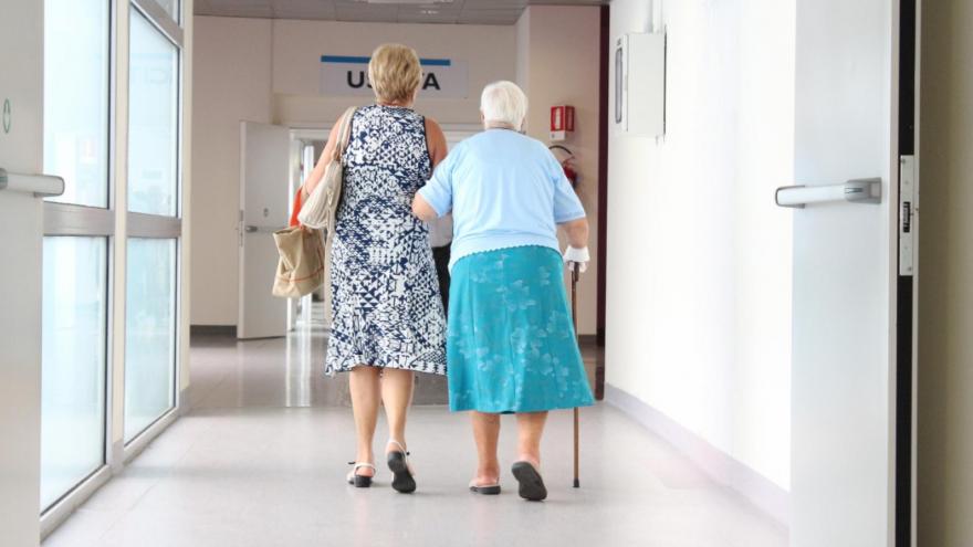 Texto Alternativo: El Hospital Universitario Fundación Alcorcón pone en marcha una escuela para cuidadores de pacientes con demencia