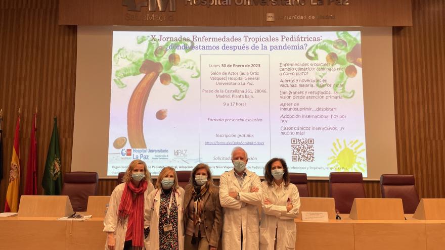Texto Alternativo: El Hospital La Paz atendió 1.200 casos de enfermedades importadas en adultos y 120 en niños durante 2022