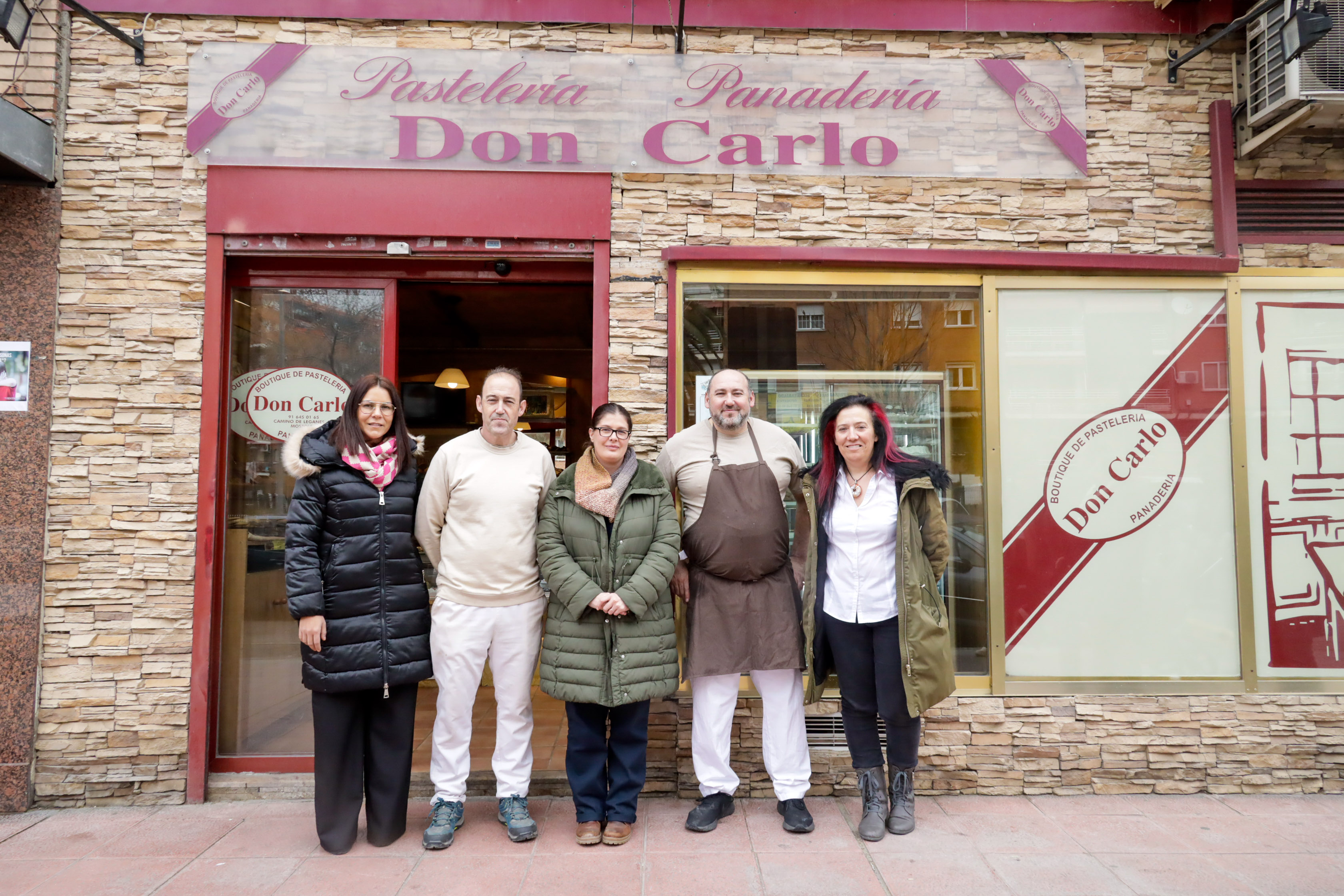 Texto Alternativo: La Alcaldesa visita la panadería y pastelería Don Carlo