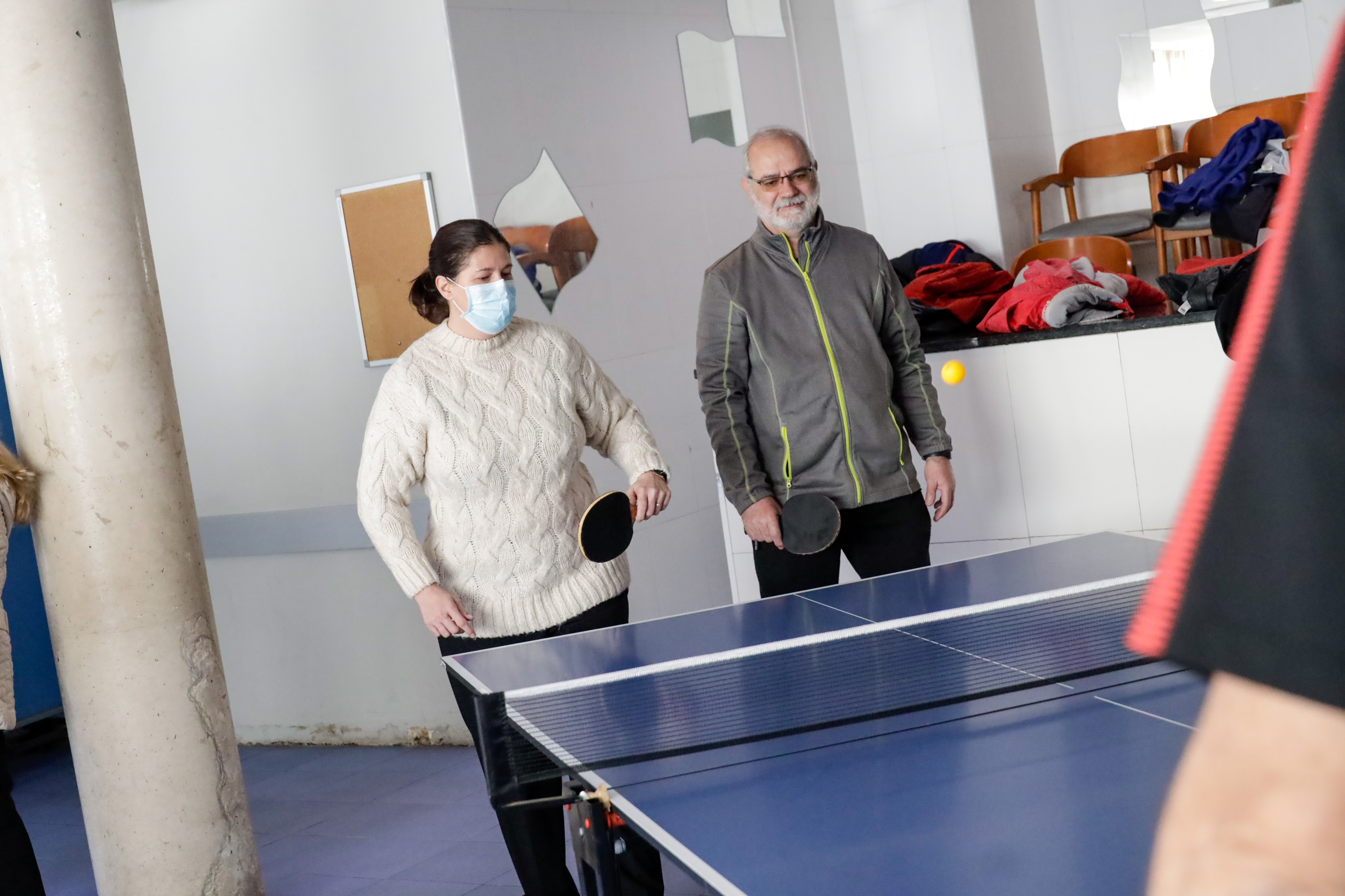 Texto Alternativo: Móstoles ofrece cursos de tenis de mesa para recuperar habilidades físicas y cognitivas