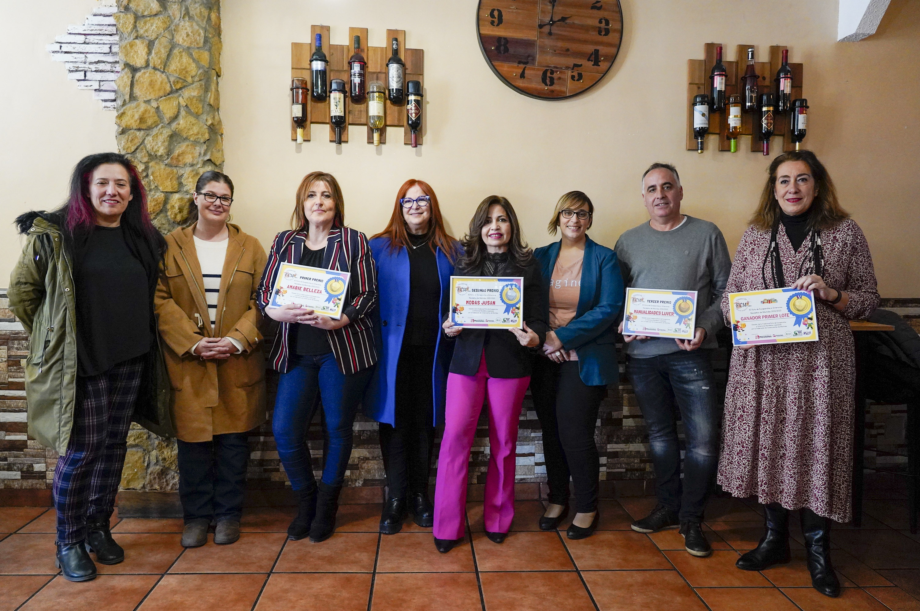 Texto Alternativo: El establecimiento Amabie Belleza gana la XI Ruta de Escaparates Navideños de Móstoles
