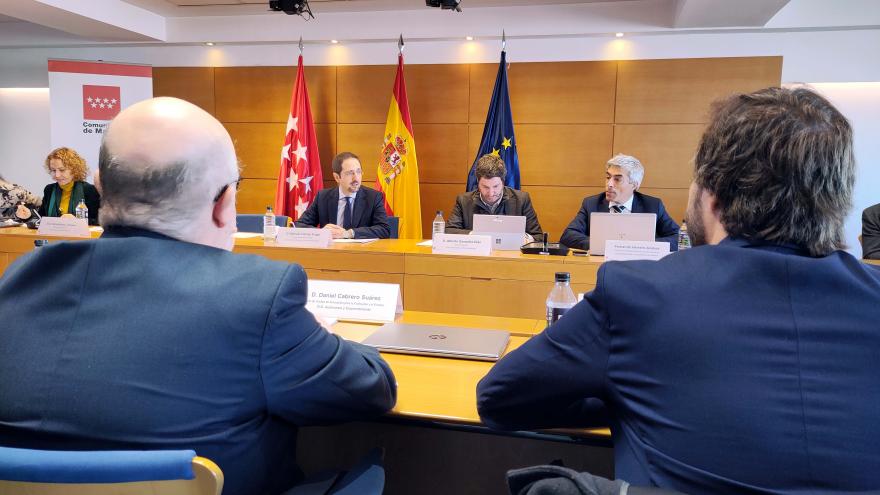 Texto Alternativo: La Comunidad de Madrid reúne una mesa de expertos para recoger aportaciones sobre emprendimiento en la región