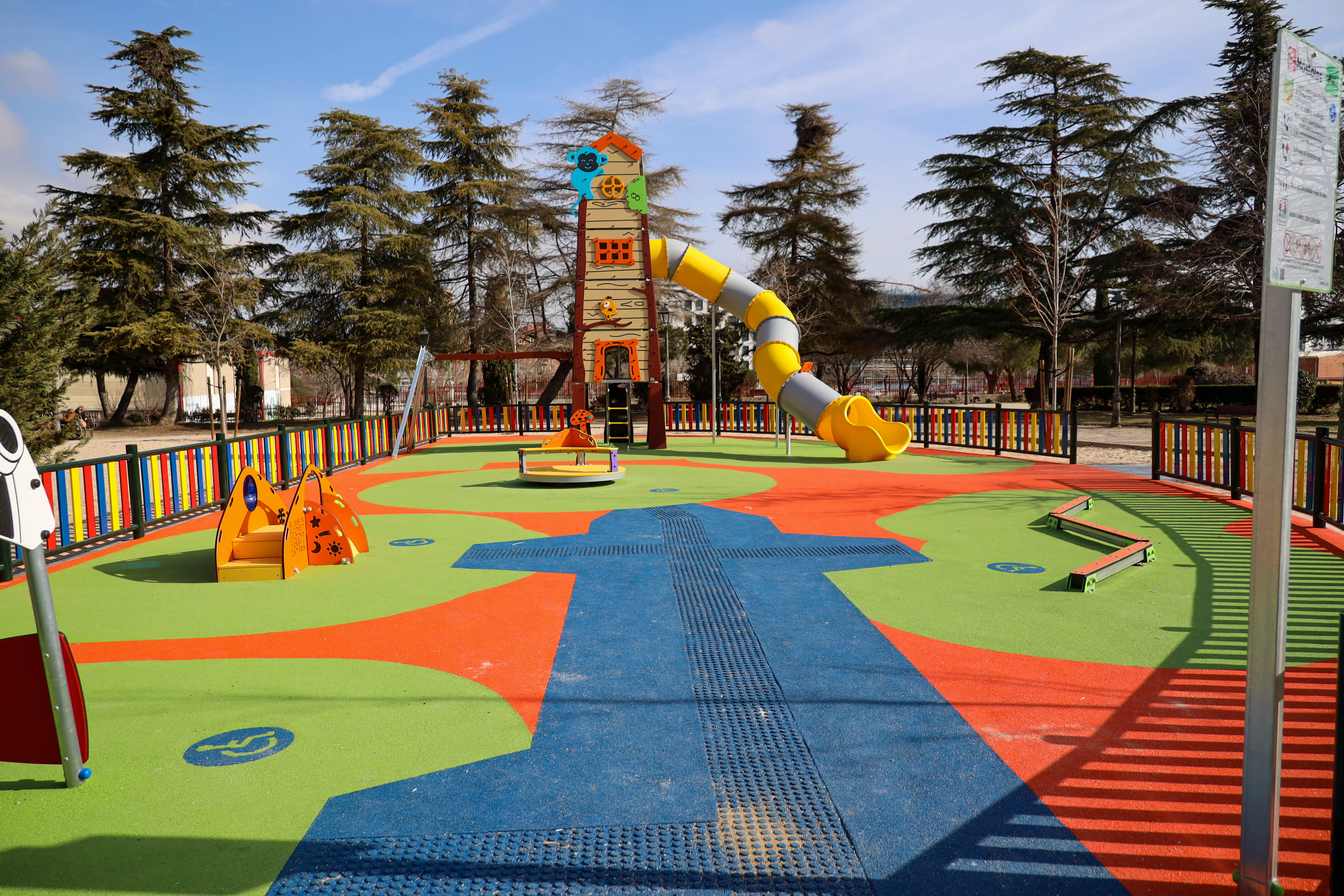 Texto Alternativo: Finalizan las obras de la nueva área infantil en el Parque de las Brigadas Internacionales