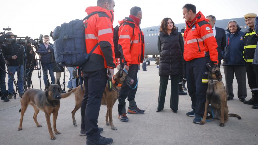Texto Alternativo: Díaz Ayuso agradece a los efectivos del ERICAM la labor humanitaria llevada a cabo en el terremoto de Turquía