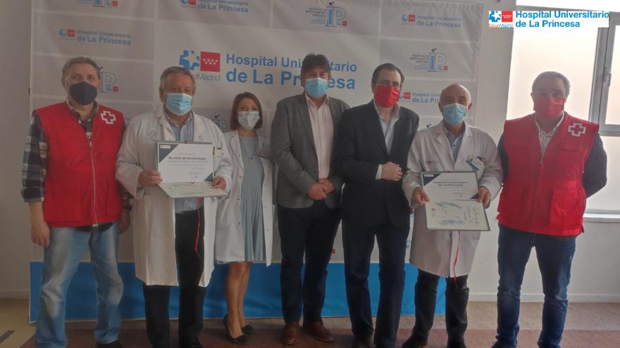 Texto Alternativo: El Hospital de La Princesa y su Servicio de Neumología reciben el reconocimiento de Cruz Roja por su histórica colaboración en campañas humanitarias
