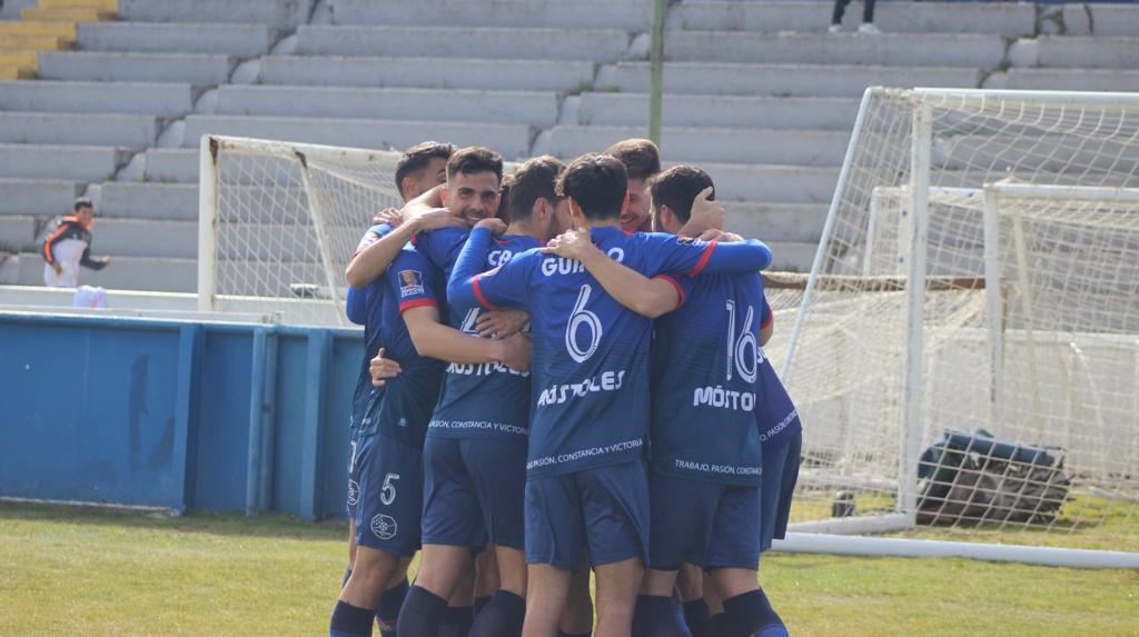 Texto Alternativo: El CD Móstoles se afianza en puestos de playoff tras golear al CDE Madrid 2021