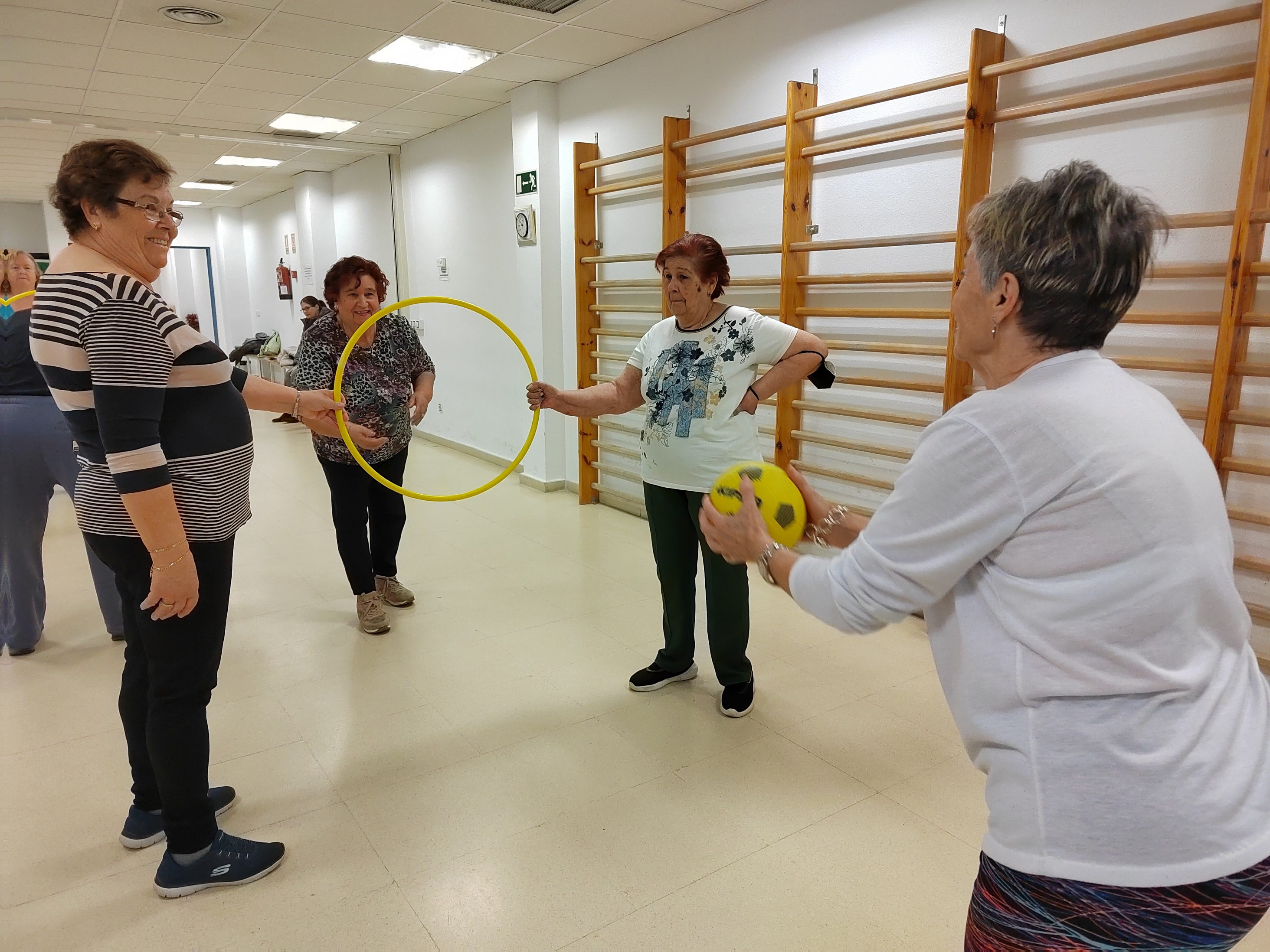Texto Alternativo: Móstoles ofrece talleres de psicomotricidad para promover la autonomía de los mayores en su día a día