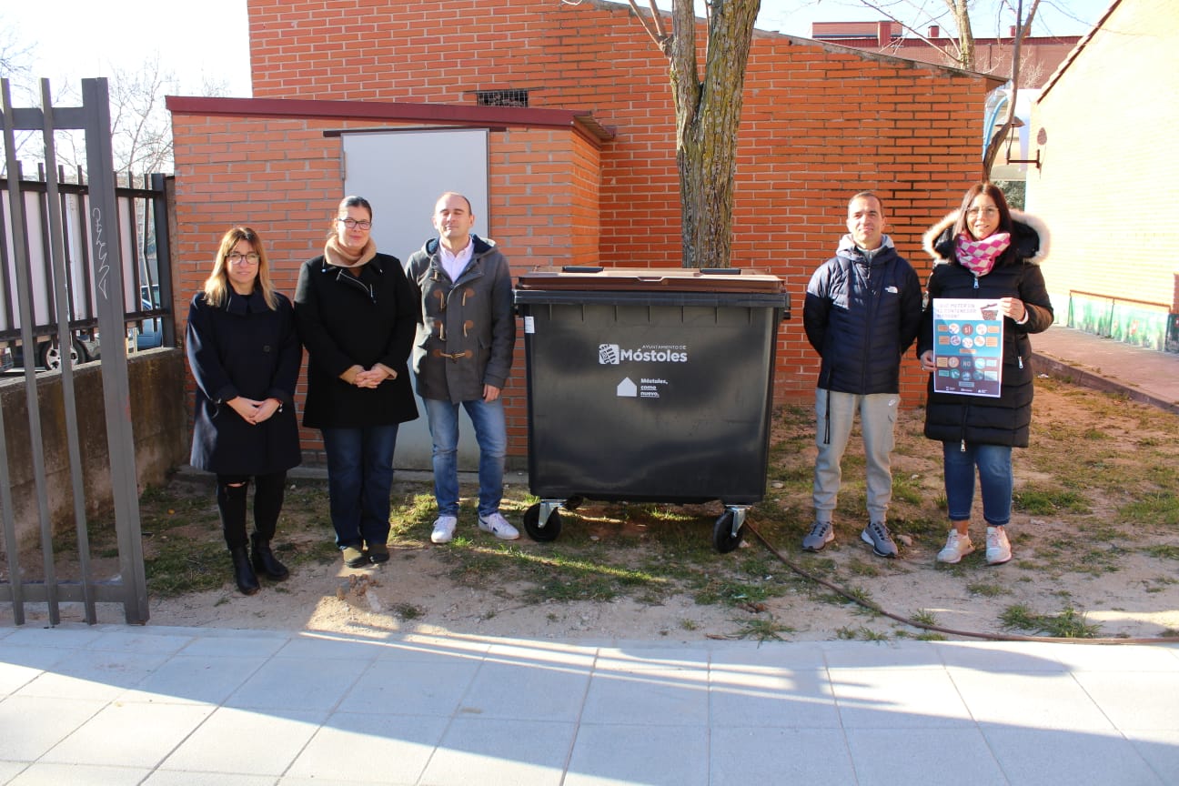 Texto Alternativo: Móstoles Composta Educativo, un programa piloto del Ayuntamiento de Móstoles para promover el compostaje en los centros educativos