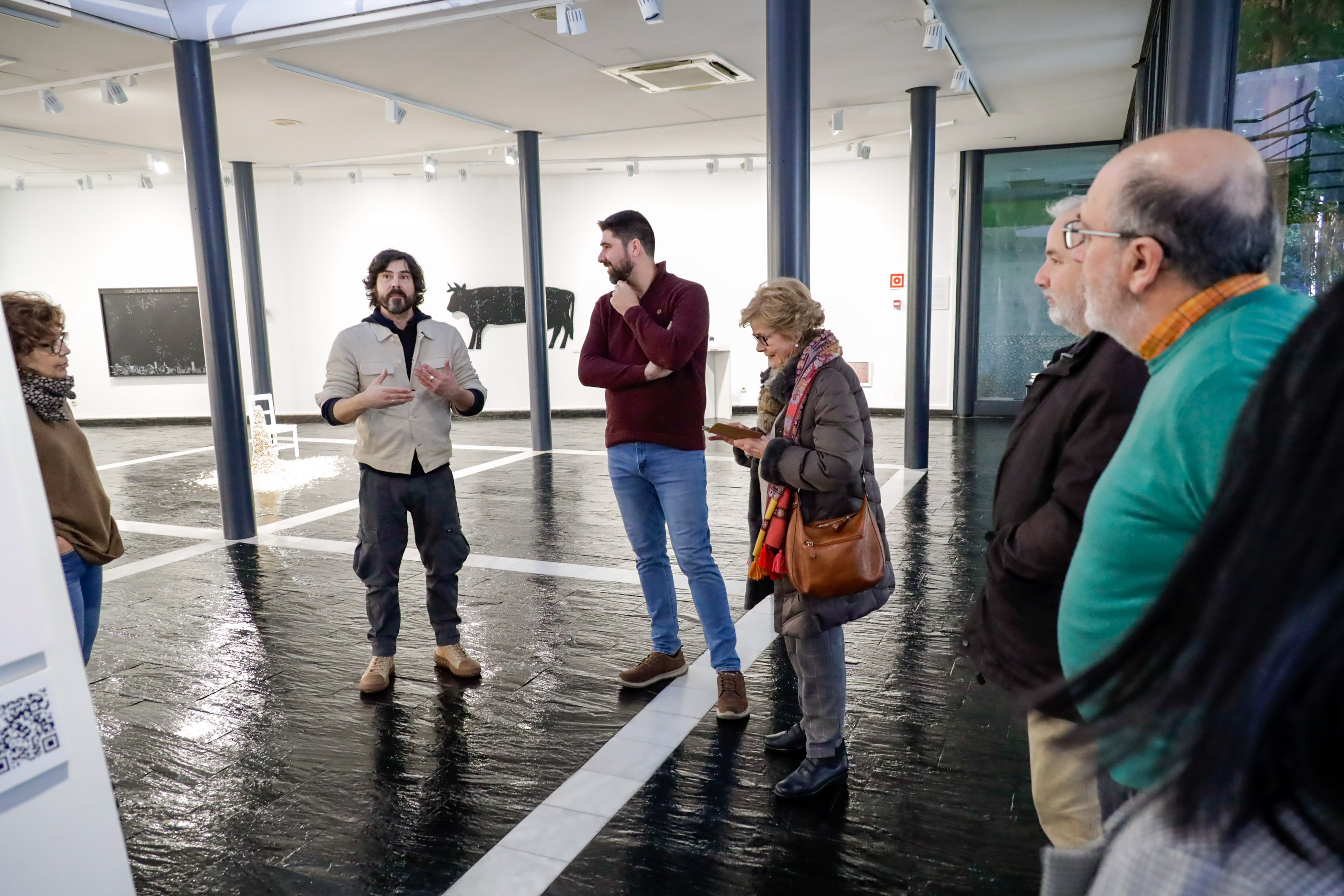 Texto Alternativo: El Centro Cultural Villa de Móstoles acoge la exposición Pipas y alfileres. El ensimismamiento entre el adoquín y el cosmos, de Manuel Barbero Richart