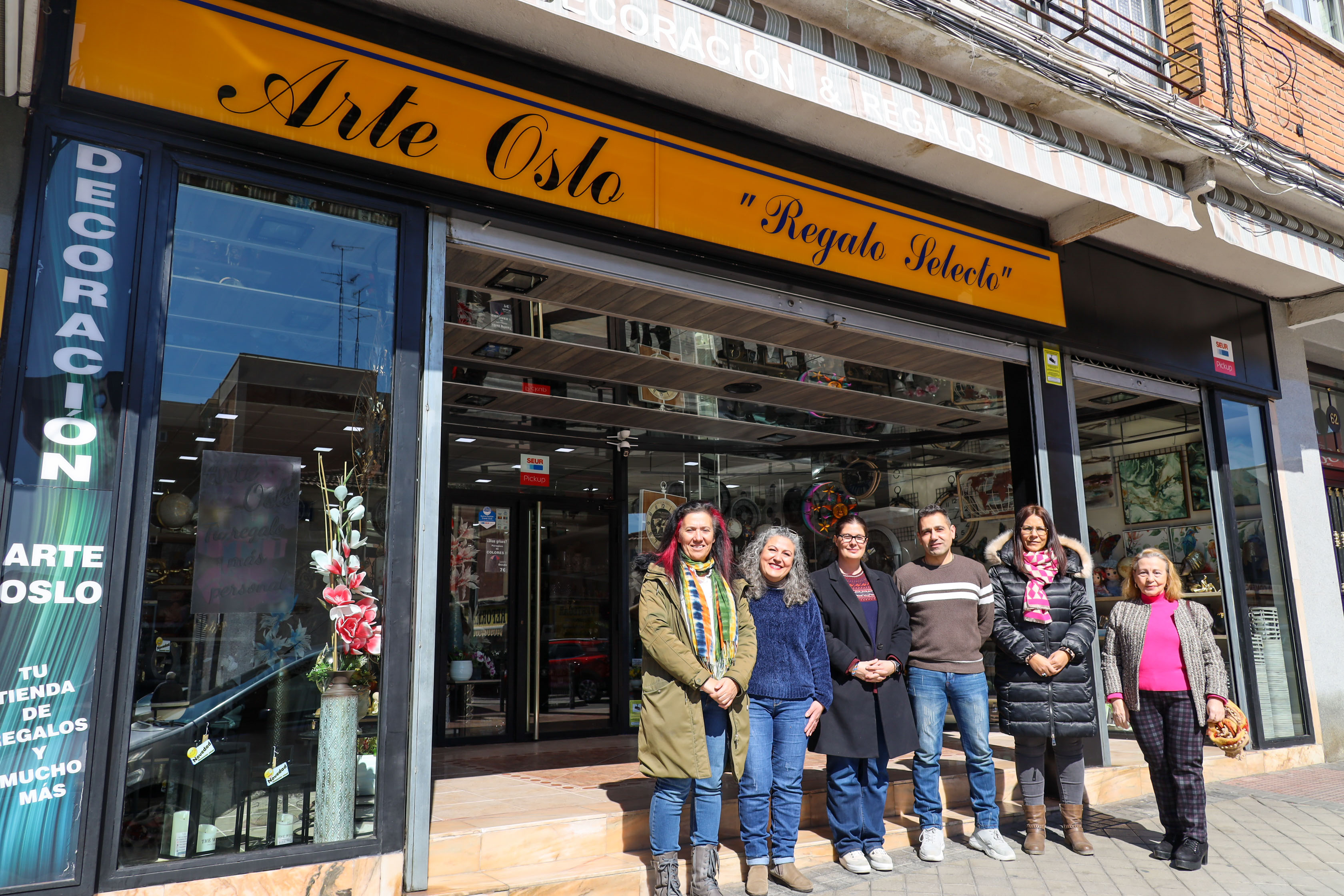 Texto Alternativo: La Alcaldesa visita la tienda de decoración y regalos Arte Oslo