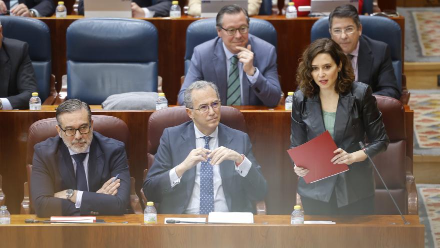 Texto Alternativo: Díaz Ayuso anuncia para el próximo curso la bajada de ratios de alumnos también en Secundaria, notas alfanuméricas y exámenes orales desde Primaria