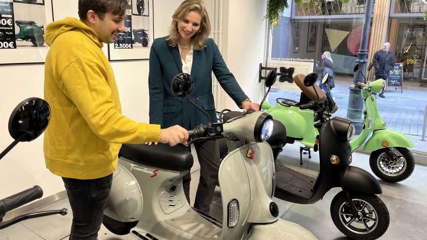 Texto Alternativo: La Comunidad de Madrid amplía las ayudas para la compra de vehículos eléctricos de movilidad personal y bonos medioambientales