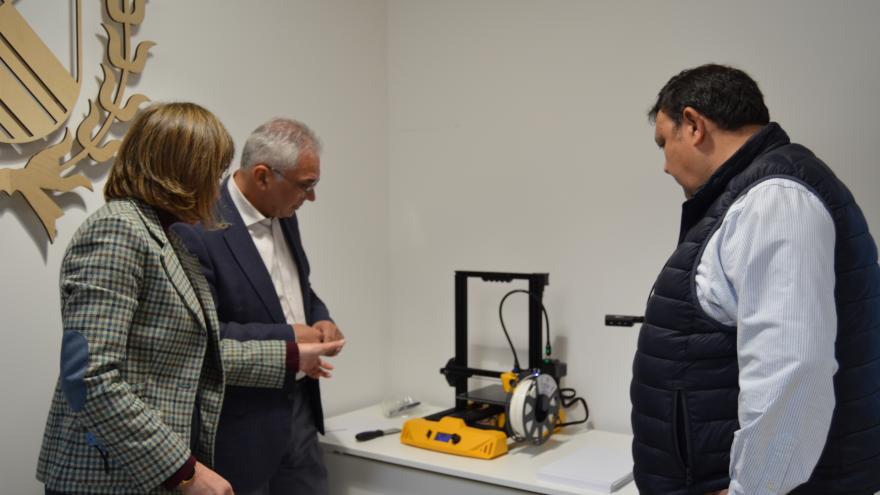 Texto Alternativo: La Comunidad de Madrid el Gobierno de la Comunidad presenta en Miraflores de la Sierra su proyecto de centros de formación en competencias digitales