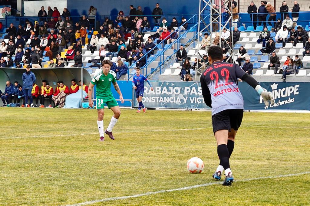 Texto Alternativo: El CD Móstoles suma tres puntos ante el CF Pozuelo para afianzarse en la tercera posición