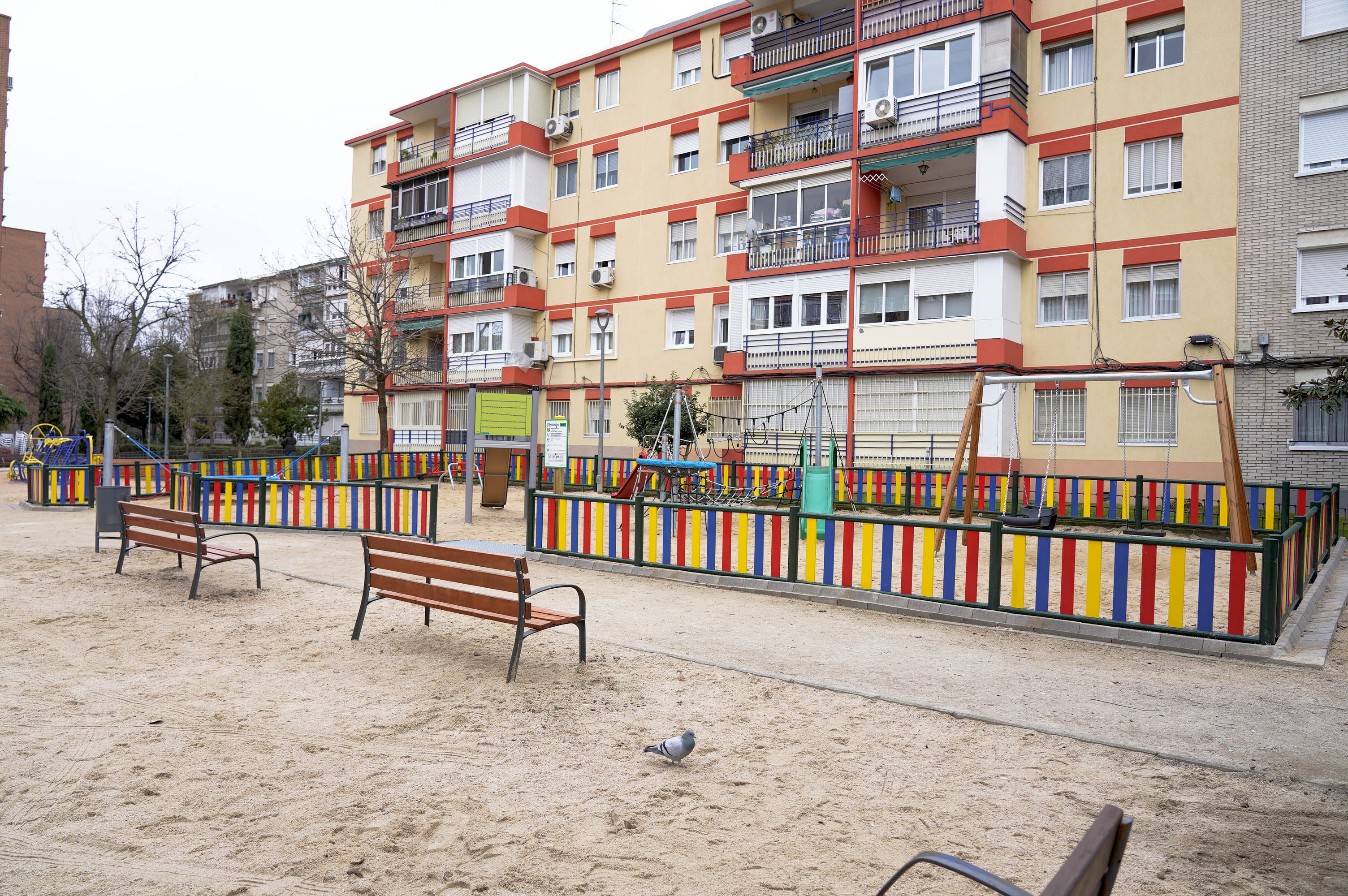 Texto Alternativo: La calle Badajoz cuenta con una nueva área infantil renovada