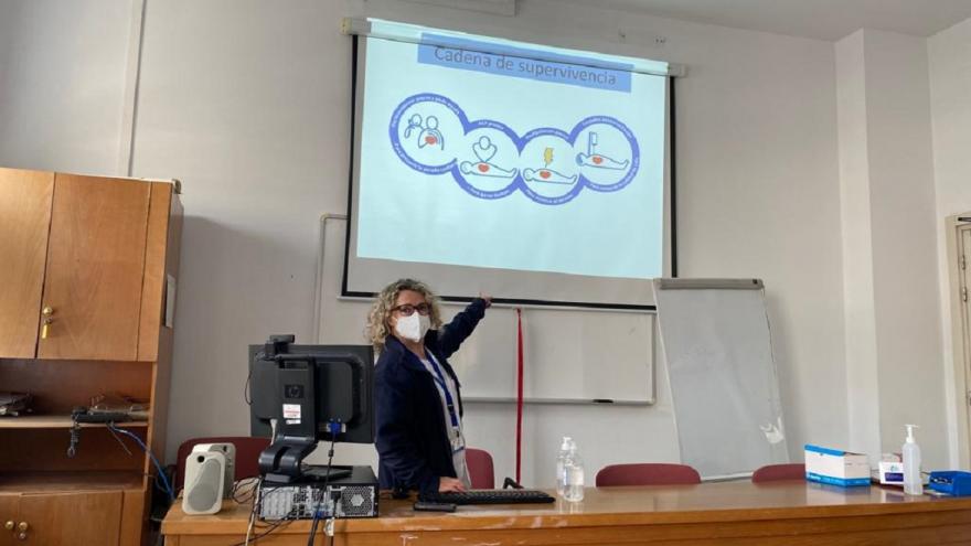 Texto Alternativo: El Centro de Salud Los Ángeles forma a 200 estudiantes en técnicas de reanimación cardiopulmonar