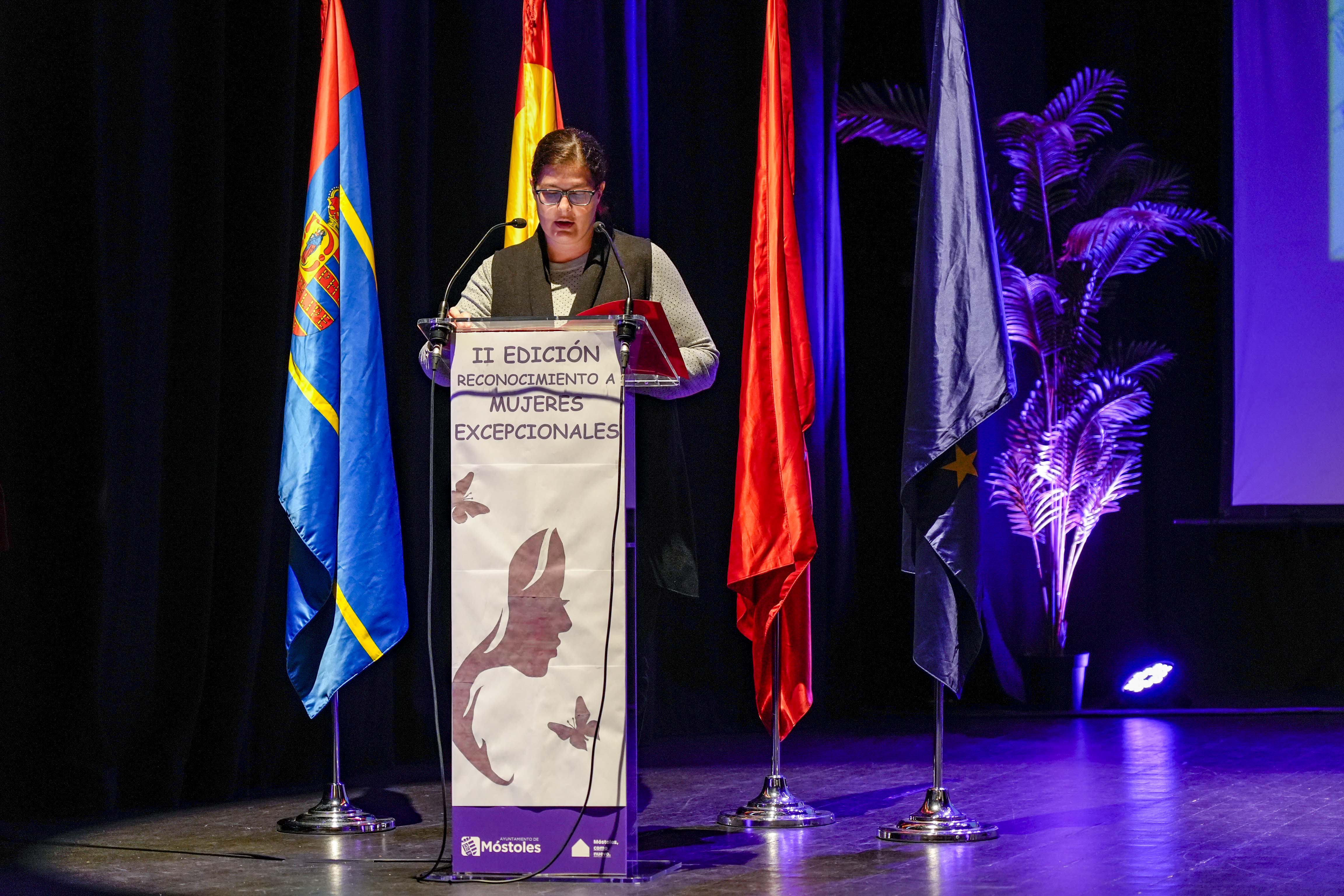 Texto Alternativo: Tres vecinas de Móstoles reciben el reconocimiento de mujeres excepcionales por visibilizar la lucha por la igualdad
