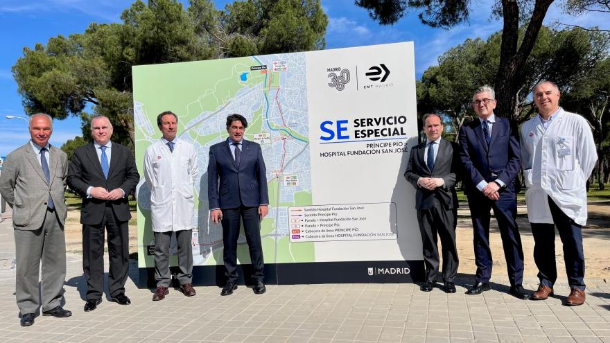 Texto Alternativo: La Comunidad de Madrid inaugura un Servicio Especial público de autobús que une Príncipe Pío y el Hospital Fundación San José