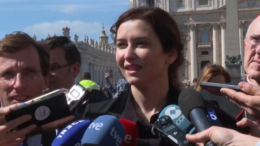 Texto Alternativo: Díaz Ayuso, recibida por el Papa Francisco: “Nos ha pedido unidad y que pensemos en el pueblo por delante de las ideologías, algo con lo que coincido”