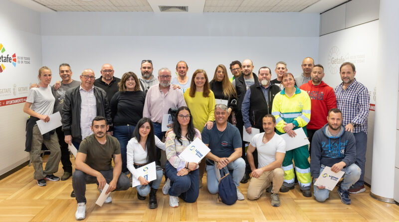 Texto Alternativo: Otros 25 trabajadores de LYMA firman sus contratos indefinidos