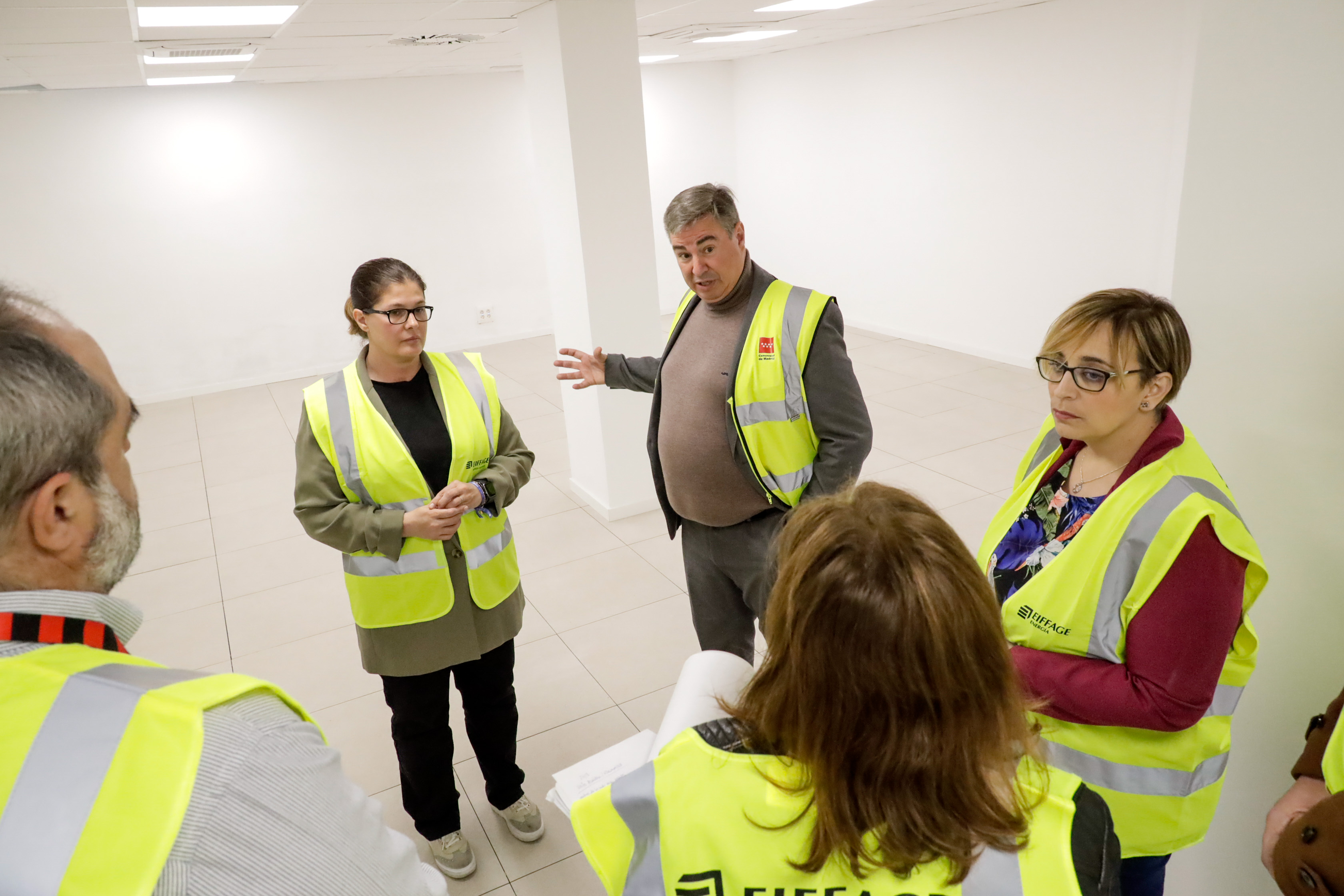 Texto Alternativo: La Alcaldesa visita el avance de las obras de remodelación del Espacio Joven Ribera y el aparcamiento de la calle Margarita