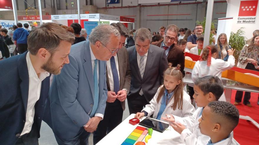 Texto Alternativo: La Comunidad de Madrid expone sus proyectos educativos más innovadores en Aula y la Feria Madrid es ciencia