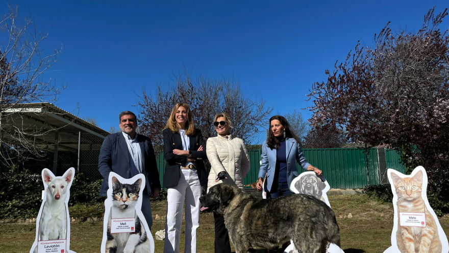 Texto Alternativo: La soprano Ainhoa Arteta se suma a la campaña Conóceme y Adóptame de la Comunidad de Madrid para el acogimiento de animales