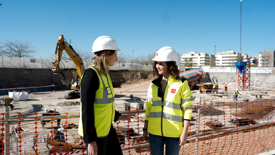 Texto Alternativo: Díaz Ayuso anuncia un plan para ofrecer más suelo público destinado a vivienda y una aceleradora urbanística para agilizar los nuevos desarrollos