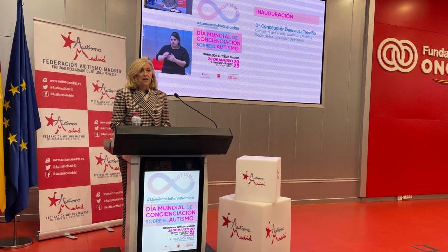 Texto Alternativo: La Comunidad de Madrid recibe el Reconocimiento Autismo 2023 por su labor en favor de las personas con TEA
