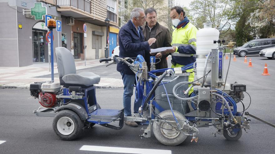Texto Alternativo: La Comunidad inicia en Humanes de Madrid la operación asfalto de 39 calles del municipio con una inversión de 1,4 millones de euros